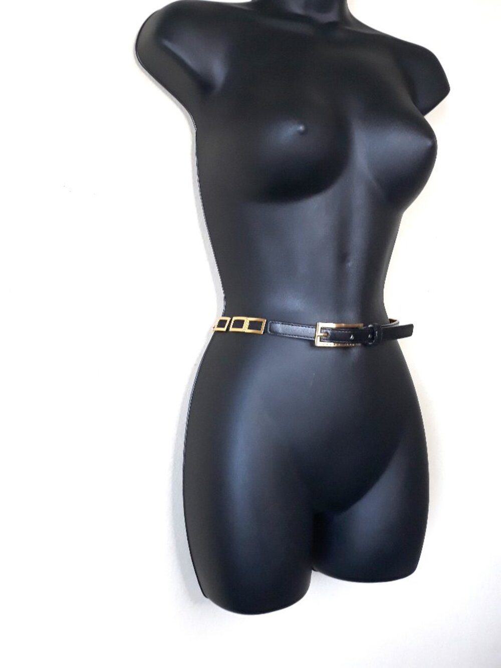 Black Leather Belt with Stretch Gold Chain Detail Medium/Large Quiet Luxury